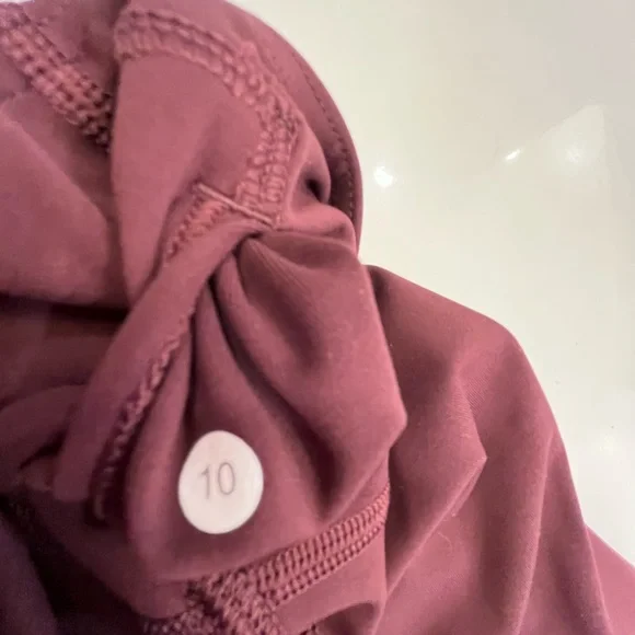 EUC Lululemon crop leggings with mesh detail - Picture 6 of 10